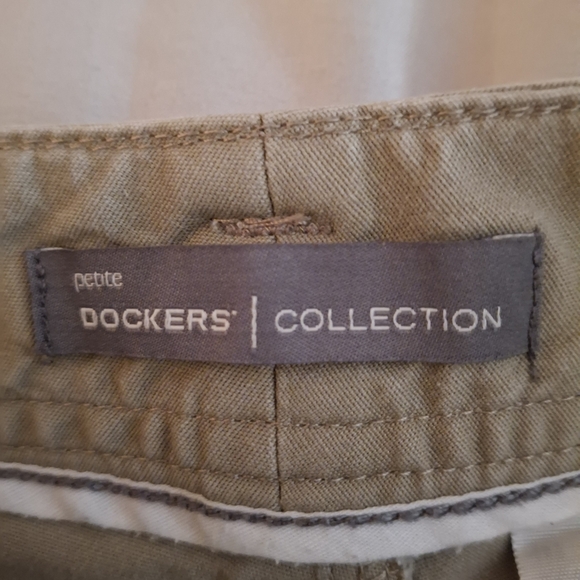 Dockers Wome's Khaki Capri Cargo Pants - Picture 6 of 9